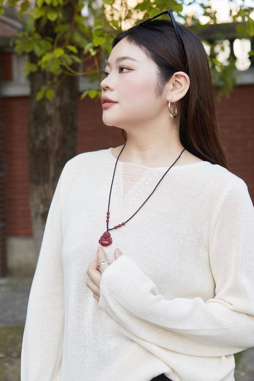 一周内发货【针织衫】秋款长袖针织衫，黑白两色，正适合现在就穿，比较薄，稍有点透，针织款~花姐朋友货源，高性价比款式！面料:1/10支仿麻包芯纱成分:100%腈纶 商品图6