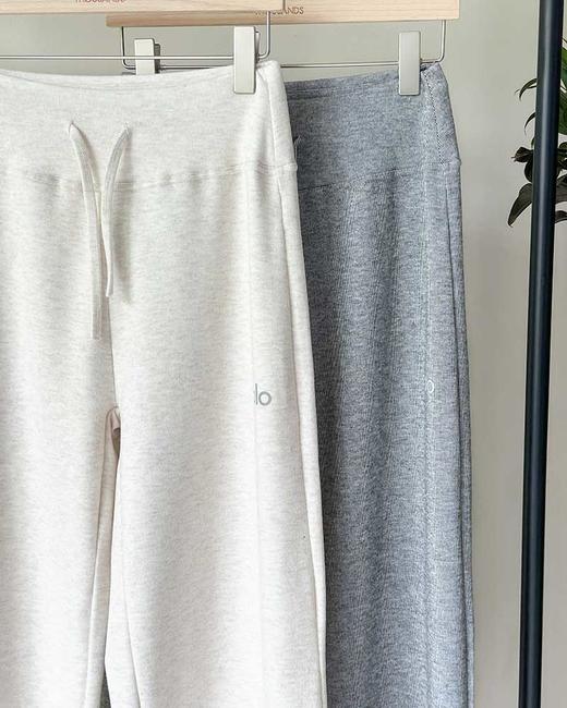 现货 THS-限时 女士 alo 万能搭配 居家外出 软软糯糯糯叽叽慵懒显瘦直筒针织裤  2色 BJ3359 商品图3