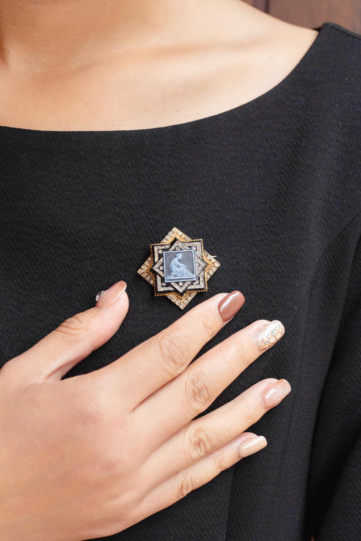 独角鹿西洋古董1850-1870年代法国拿破仑三世时期出品18K黄金镶嵌钻石及古典人物主题卡梅奥缟玛瑙浮雕胸针 商品图1