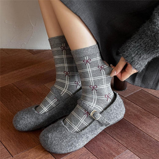 4双一组！2025秋冬女袜格雷灰+安可拉红经典色系搭配 可爱小狗 /Miu系风蝴蝶结 /条纹 中筒袜棉袜 商品图5