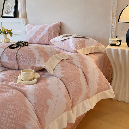 【品牌直发】加倍生活 A类宽边雕花高克重牛奶绒四件套 多色可选 床单床笠款可选 云暖雕花 可水洗机洗 商品图3
