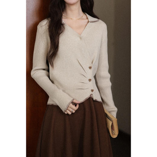鹿向南「榛果拿铁」不规则咖米色长袖针织衫女秋季设计感修身上衣 商品图3