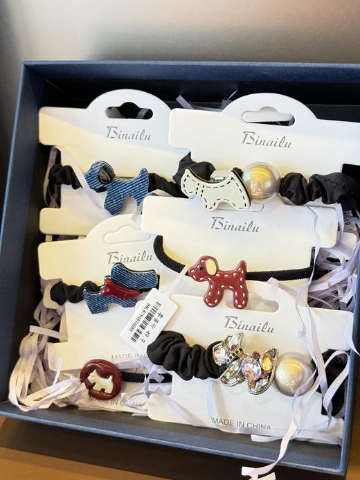 商场高货❗️【Binailu比奈鹿轻奢水钻大肠发圈、旺旺族小狗精致发圈六件套、赫本风高颅顶发箍】日本东京贵妇圈儿的主流款，把可爱和华丽捍头上！  一盒6款不重叠，送礼自用绝佳 商品图0