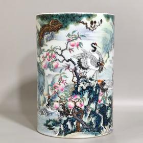 六鹤同春笔筒