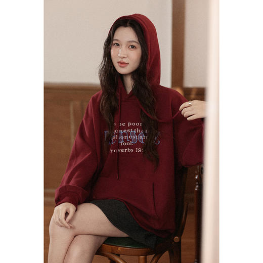 鹿向南「红风铃」复古红色连帽卫衣女2025秋季新款宽松慵懒风上衣 商品图4