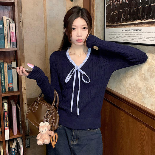 西遇v领长袖针织衫女秋季新款学院风系带蝴蝶结套头毛衣SS051560 商品图3