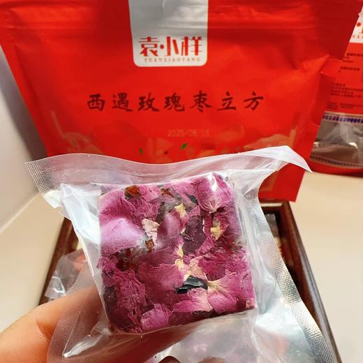 西梅红枣遇见重瓣玫瑰❗西遇玫瑰枣立方 枣肉超级厚实软糯 去核超贴心 搭配重瓣红玫瑰花瓣 花香浓郁 独立小包装 配料表干净基地直邮 商品图2