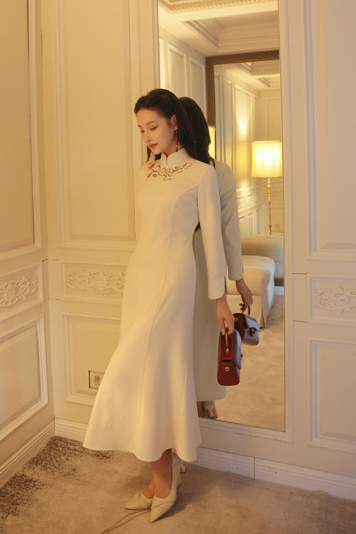 逸红颜明月优选#何超琼同款旗袍『琼仪』敦煌飞天壁画立体刺绣，含羊毛挺括TR，重要场合战袍 商品图4