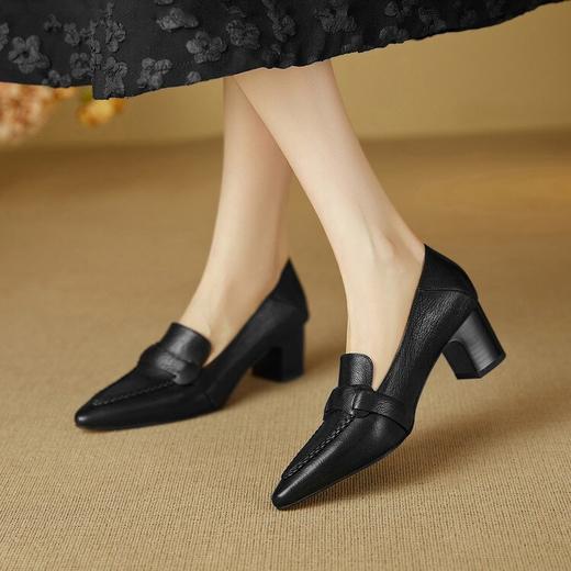 【预售5天】5.5cm复古简约粗跟尖头高跟鞋真皮浅口通勤职业女鞋KNTNX&KT1808 商品图1