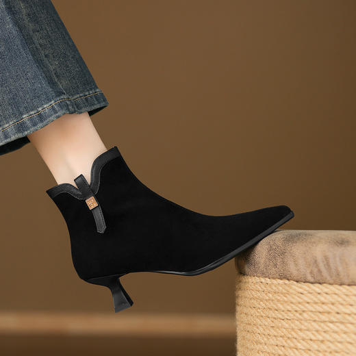 【预售5天】气质细跟磨砂皮小短靴女春秋单靴冬季新款真皮尖头马丁靴DS&672 商品图4