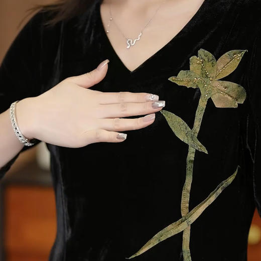 QYM 25XB529-Y金丝绒连衣裙妈妈装拼色印花裙时尚优雅裙 商品图3