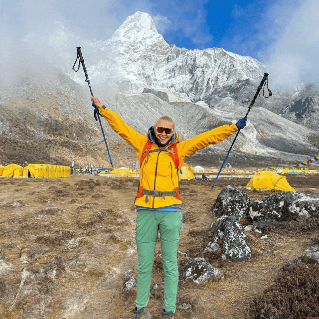 大牌冲锋衣不到百元！防风防水！脏东西一冲就干净，一件穿三季质量好到爆炸！