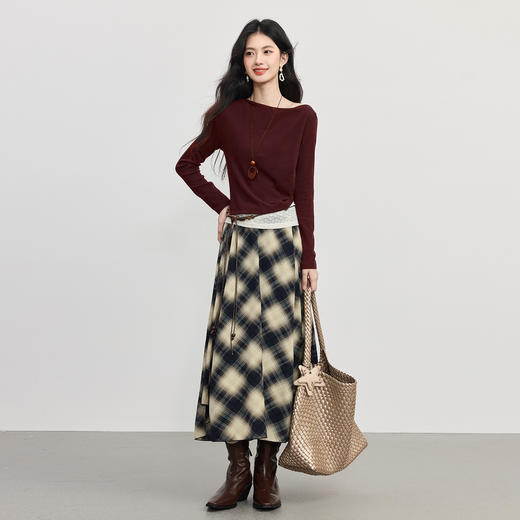 【周末秒杀】熙世界波嬉风一字领斜肩T恤复古格纹半身裙两件套女2025秋季新款 商品图2