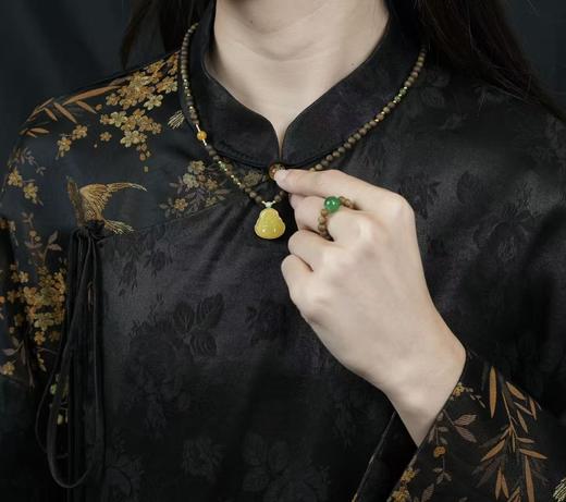 【会员专享】笑口常开佛蜜蜡沉香项链 商品图3