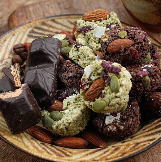 「一方云拾坚果巧克力燕麦脆」！巴旦木、蔓越莓、椰子脆裹在香脆燕麦里！巧克力的丝滑、坚果的脆、果干的甜全在嘴里爆开，口感绝了！真可可脂超满足！蛋白质≥20%！0 反式脂无负担！双口味换着吃！ 商品图2