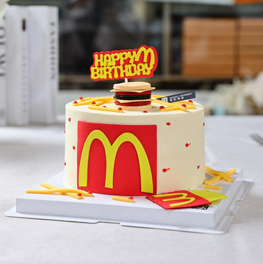 麦当劳水果蛋糕-(钱可以不放，薯条代替，需要放钱可联系客服) 松软的戚风蛋糕，再搭配百利脆脆片，让你咬上一口就再也停不下来 商品图1