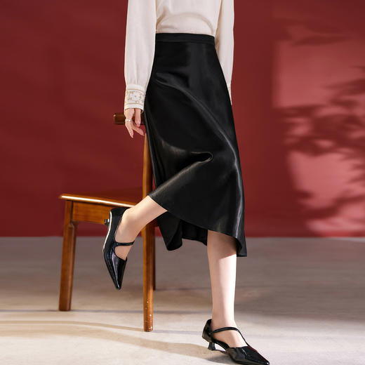 QS优质丝毛缎半身裙优雅高级垂坠感A字裙女秋冬新款1799 商品图3