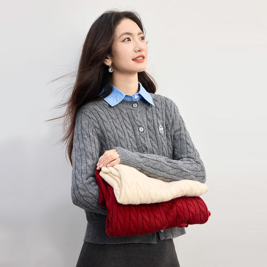 【09/26新品】熙世界老钱风复古绞花毛衣女秋冬2025年新款正肩圆领羊毛针织开衫 商品图4