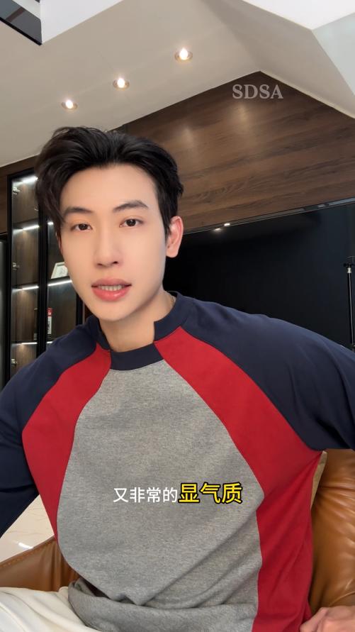 WY1082SDSA男士秋冬新款痞帅男装潮牌拼色不规则领口设计长袖卫衣宽松潮 商品图0