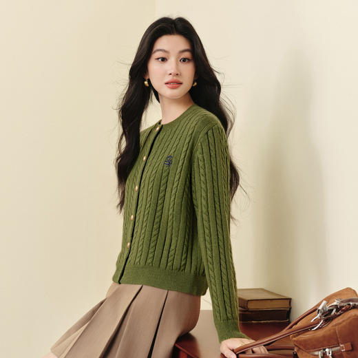【严选】诗凡黎刺绣绞花长袖针织衫2025秋新款慵懒温柔软糯小麻花毛衣外套7G9132971 商品图3