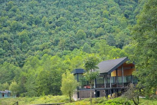 【雅安石棉茨格达海·浮云海子温泉度假酒店】
🌊打卡川西治愈秘境，享早餐、温泉、划船…邂逅贡嘎日照金山🌞 商品图7