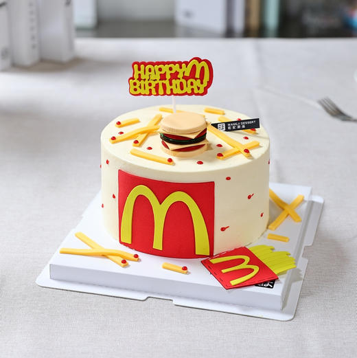 麦当劳水果蛋糕-(钱可以不放，薯条代替，需要放钱可联系客服) 松软的戚风蛋糕，再搭配百利脆脆片，让你咬上一口就再也停不下来 商品图0