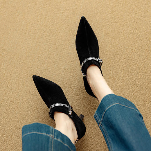 【预售5天】法式复古豹纹皮带扣显瘦尖头深口单鞋通勤羊翻皮高跟鞋女DB&M6590 商品图4