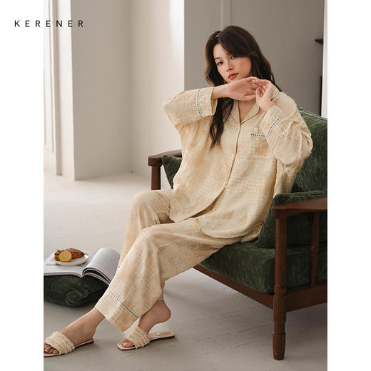 可人儿春秋季带胸垫泡泡绵女士长袖长裤睡衣可外出小众家居服套装 商品图2