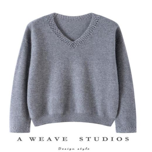 「自」全新升级【铂金会员496/天猫669/差价173】(15156)洛诗琳气质镂空V领羊绒衫2025秋冬套头纯色百搭宽松毛衫女 商品图3