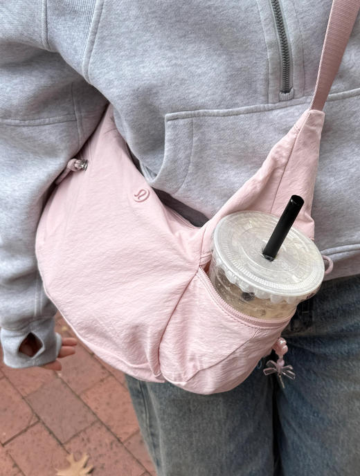 NZ520-lulu｜Slouchy 斜挎运动牛角包小号（EJ*MM） 商品图6