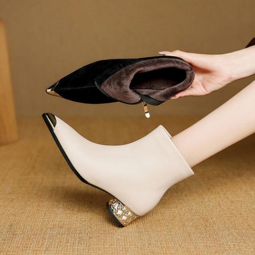 【预售5天】秋冬必备简约风羊皮米白色尖头短靴女英伦风中跟粗跟马丁靴女短筒靴子DB&M6596 商品图1