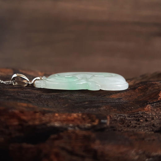 【天然正品】A货翡翠AU750白金镶天然细腻糯种飘绿如意（万事如意）翡翠吊坠项链链长：45CM（长度可调节）女士300825NJ09现售价：2880 商品图5