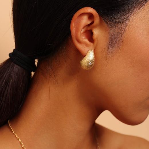 ARSIS｜纯真年代系列 丝光暖金水滴耳钉 商品图2