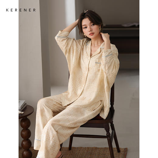 可人儿春秋季带胸垫泡泡绵女士长袖长裤睡衣可外出小众家居服套装 商品图1