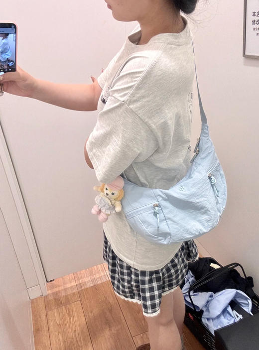 NZ520-lulu｜Slouchy 斜挎运动牛角包小号（EJ*MM） 商品图1