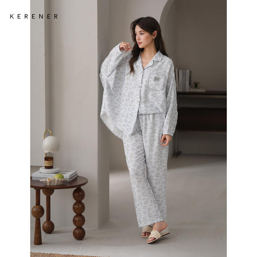 可人儿春秋季带胸垫泡泡绵女士长袖长裤睡衣可外出小众家居服套装 商品图2