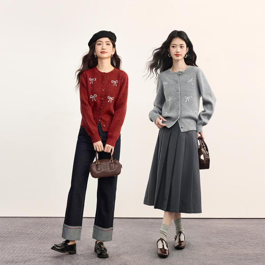 【周四狂欢价】熙世界珠片绣蝴蝶结毛衣开衫女秋冬气质红色圆领银丝北极绒针织衫 商品图2