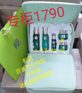百雀羚帧颜5品套盒
专柜1790元，全新裸瓶
水+乳+霜+肌底精华+眼霜+化妆包+礼品袋