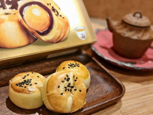 🟡中秋送礼佳品【阿朗伯蛋黄酥】❗长辈都爱吃❗满口香酥不腻❗外皮酥到掉渣❗超大颗咸蛋黄❗馅料十足❣礼盒装共12枚， 送礼自用两相宜！🔺豆沙绵密包裹着蛋黄的醇厚，咬下去满口流油，让人回味无穷 商品图5