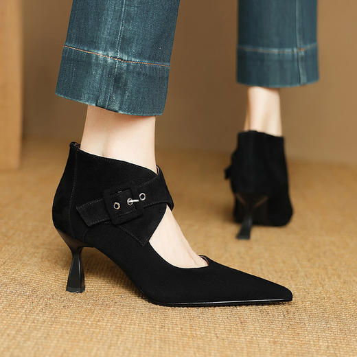 【预售5天】尖头细跟法式短靴女秋季新款镂空气质高跟靴子百搭配裙子女靴DB&M6601 商品图3