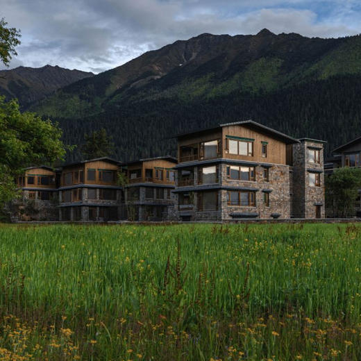 3天2晚【松赞香格里拉/亚丁/茨中/梅里/石月亮/丙中洛/拉萨/巴松措】含每日早餐、店内下午茶等，入住香格里拉林卡还赠接送机、松赞林寺门票等~ 商品图1