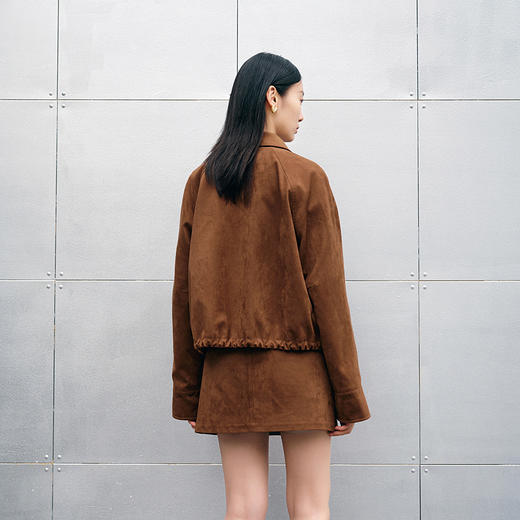 NEELLY纳俪商场同款秋冬新款复古翻领麂皮外套女高级感廓形上衣N25091C01139 商品图1