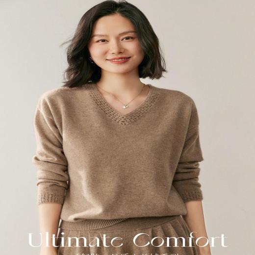 「自」全新升级【铂金会员496/天猫669/差价173】(15156)洛诗琳气质镂空V领羊绒衫2025秋冬套头纯色百搭宽松毛衫女 商品图1