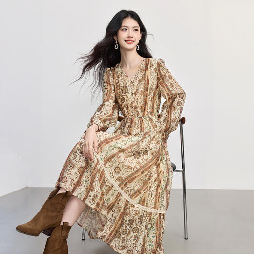 【09/26新品】熙世界「游牧曲线裙」波西米亚度假风复古印花V领连衣裙秋季女装 商品图3