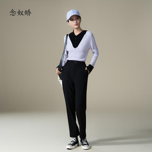 【商场同款】CNK4055雾紫色“气质减龄毛衫” 拼色设计营造层次感 H廓形包容显瘦  连帽V领松弛时尚  绵羊毛纱线舒适亲肤毛衣 商品图7