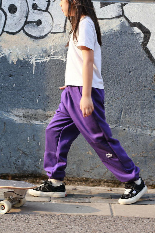 【童装服饰丨LittleBen320克山系卫裤/轻氧锦氢帽衫系列】面料舒适清爽，做工精细平整，版型设计高级又百搭，适合多种场景穿搭 商品图10