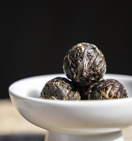 【高奢龙珠】【一泡难求曼松小高杆】2024年头春古树重磅资源老客分享，品质远超古树 树高大约在8米左右，70克/罐 商品图1