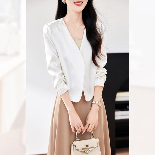 TP09311今年流行西服风女款2025秋季真丝小西装时尚气质短外套重磅弹力缎 商品图1