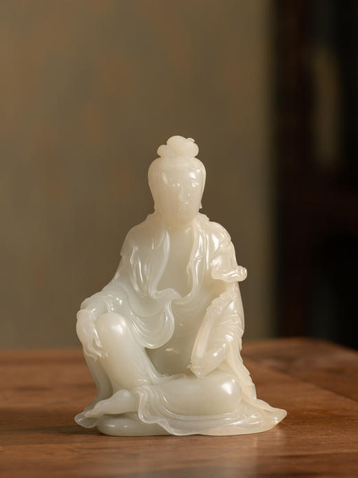 于泾大师作品和田玉雕如意自在观音像 商品图0