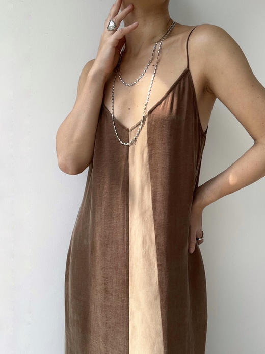 DONSEE10｜DS10AW2565-D 棕拼金 拼色质感吊带连衣裙 商品图7